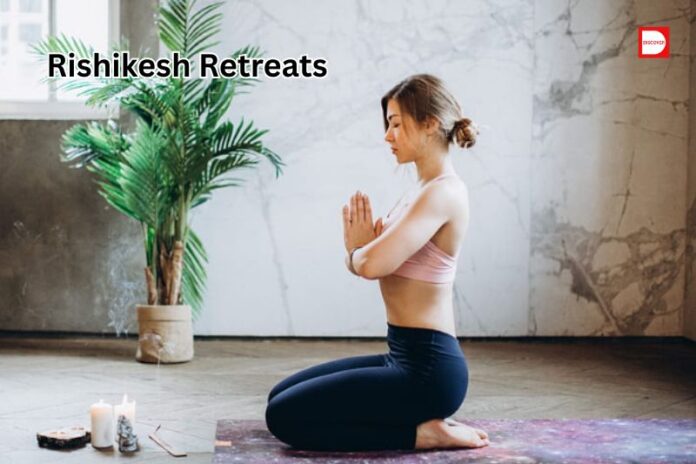 Rishikesh Retreats: ऋषिकेश में बेस्ट योग और वेलनेस रिट्रीट्स (2025)